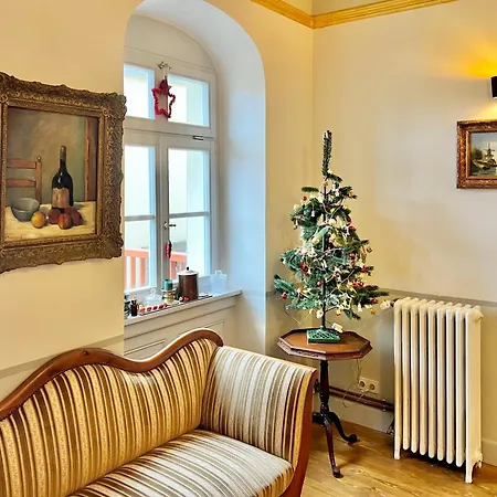 Oswald Hempel, Mit 5 Zimmermaisonette Und 3 Gartenwohnung 아파트 치타우